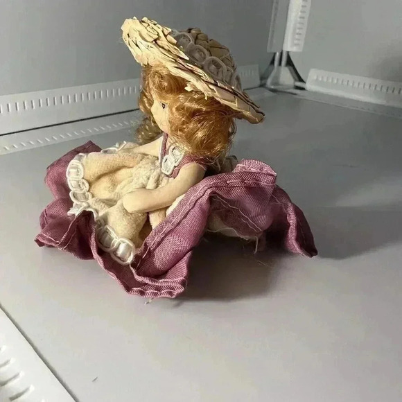 Porcelain Mini Doll Straw Hat And Pink Dress Collectible - Picture 4 of 7